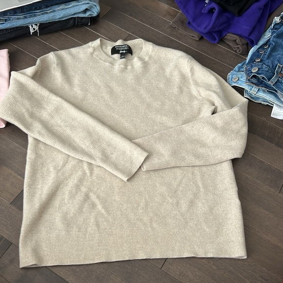 BANANA REPUBLIC WOOL SWEATER - Picture 3 of 3